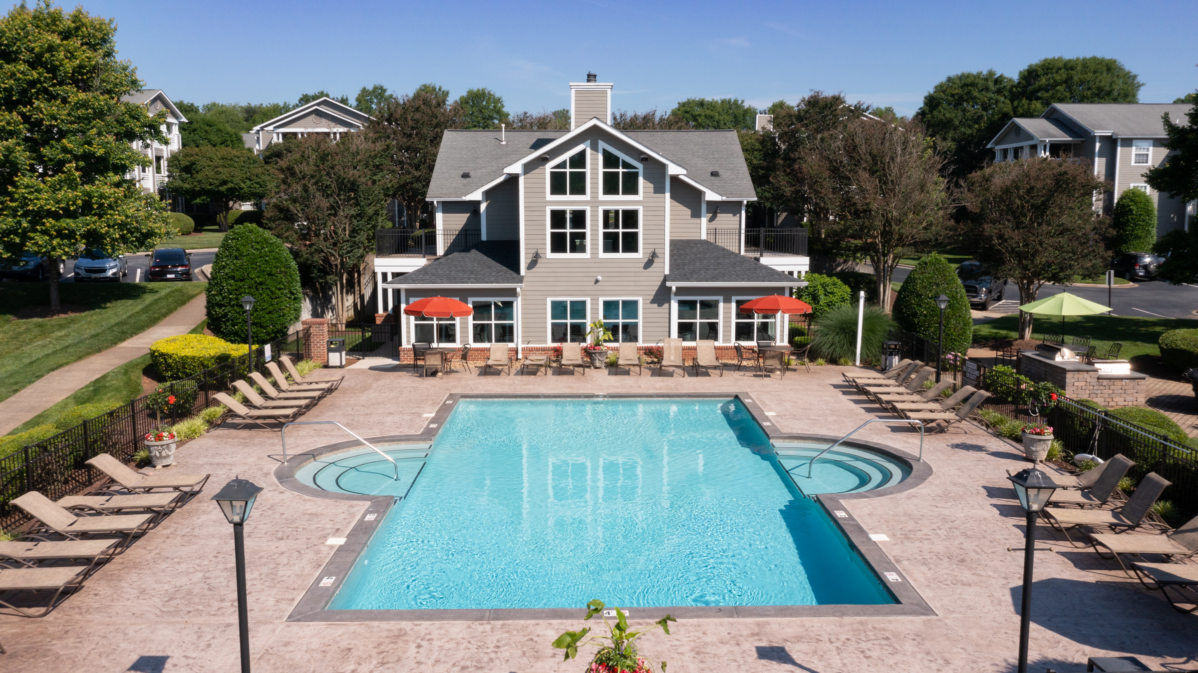 picture of the Waterford Place pool